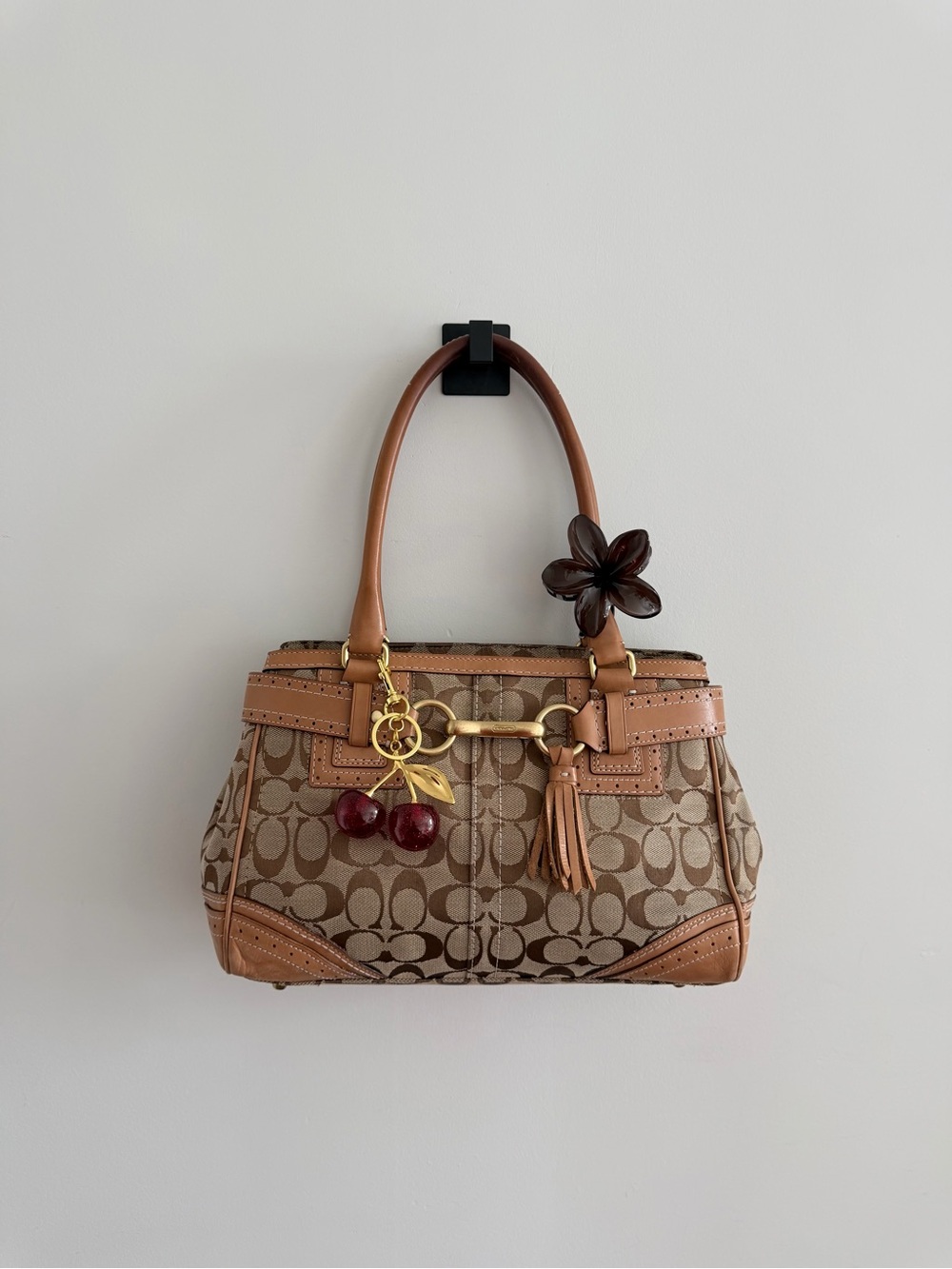 Vintage Coach Hampton Signature Canvas Shoulder Bag w/Gold Hardware